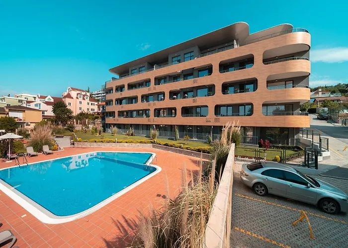 Nobile - Coral Complex With Parking & Pool *